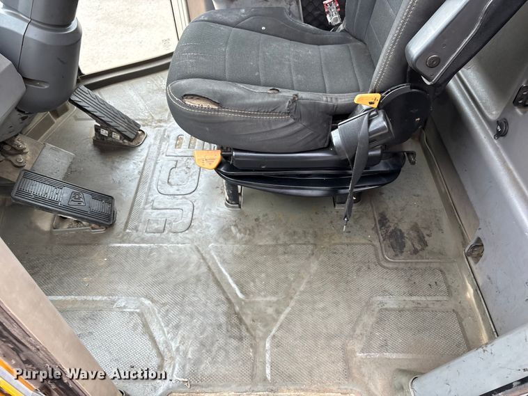 image for item EC4373 2019 JCB 427ZXT4F wheel loader