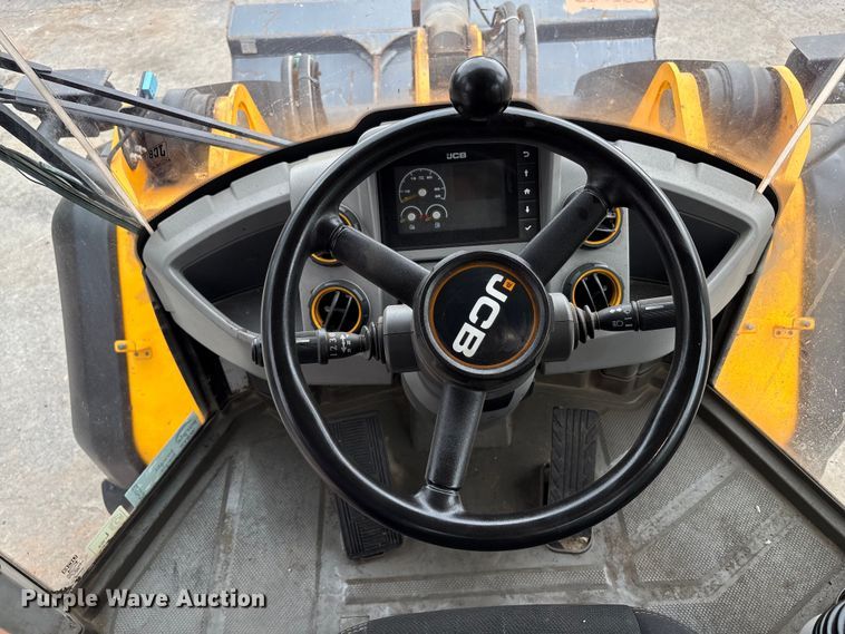 image for item EC4373 2019 JCB 427ZXT4F wheel loader