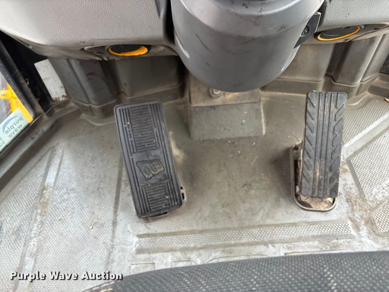 image for item EC4373 2019 JCB 427ZXT4F wheel loader