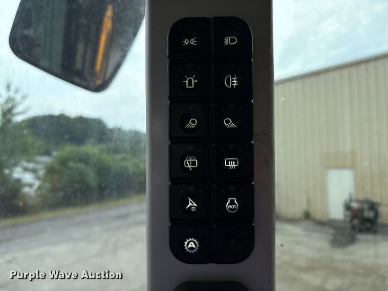 image for item EC4373 2019 JCB 427ZXT4F wheel loader