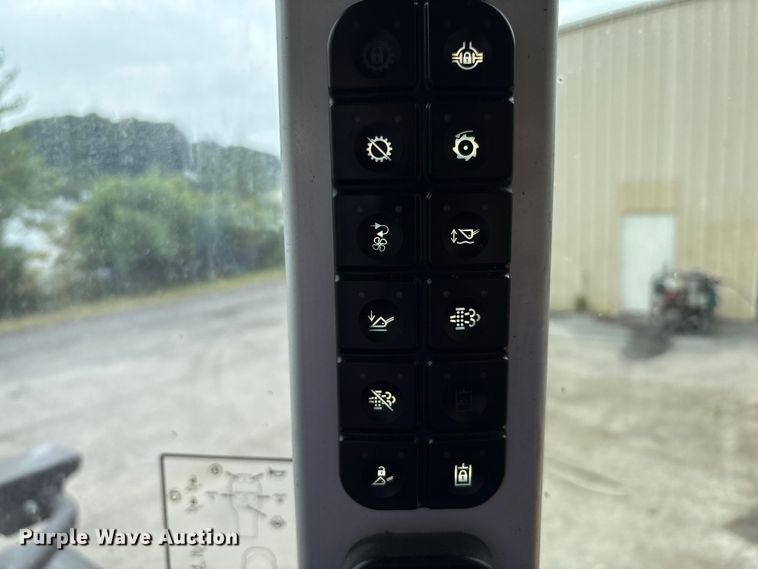 image for item EC4373 2019 JCB 427ZXT4F wheel loader