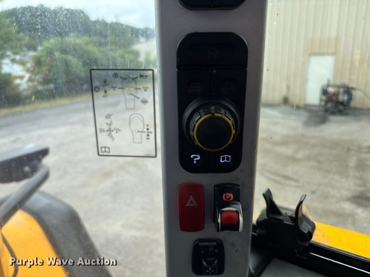 image for item EC4373 2019 JCB 427ZXT4F wheel loader