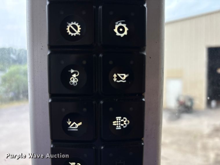 image for item EC4373 2019 JCB 427ZXT4F wheel loader