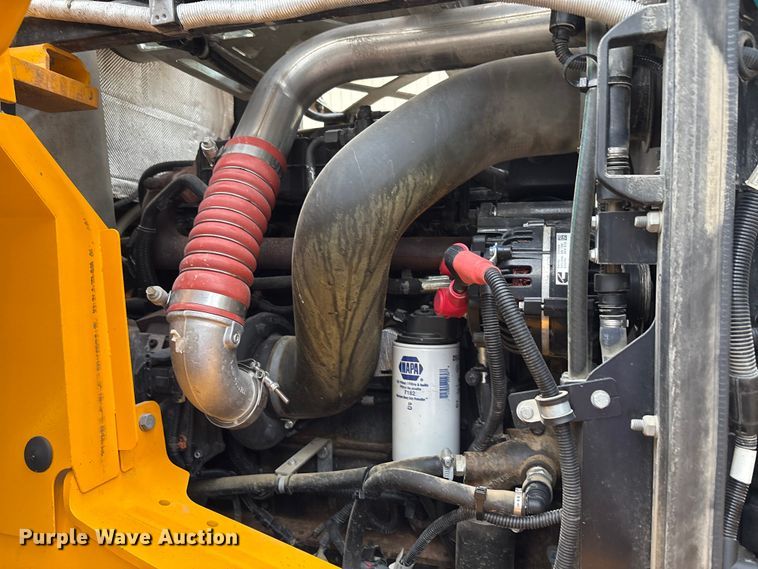 image for item EC4373 2019 JCB 427ZXT4F wheel loader