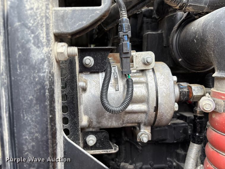 image for item EC4373 2019 JCB 427ZXT4F wheel loader