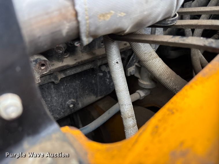 image for item EC4373 2019 JCB 427ZXT4F wheel loader