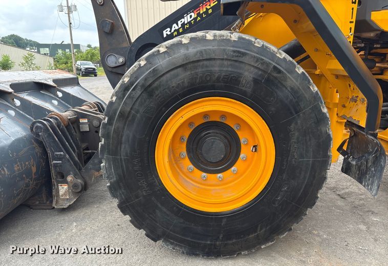 image for item EC4373 2019 JCB 427ZXT4F wheel loader