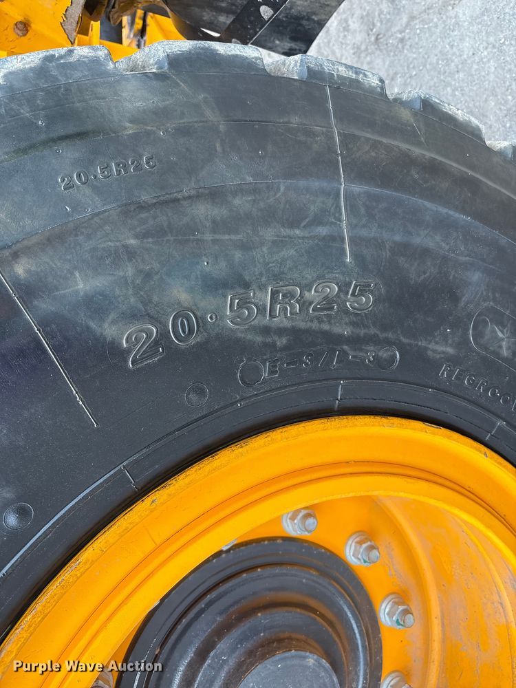 image for item EC4373 2019 JCB 427ZXT4F wheel loader