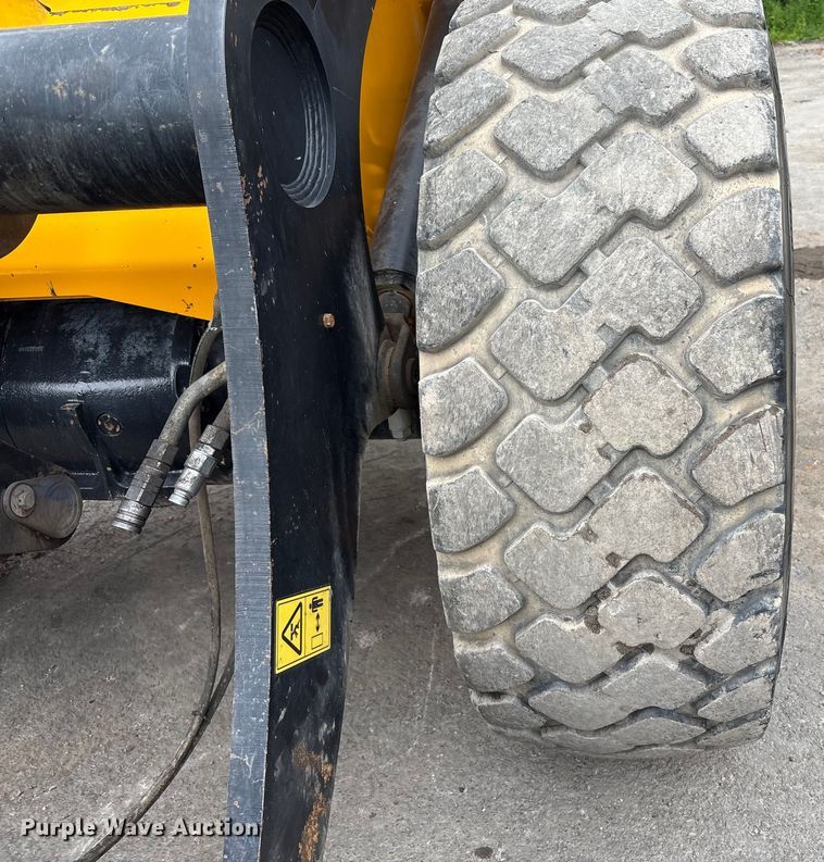 image for item EC4373 2019 JCB 427ZXT4F wheel loader