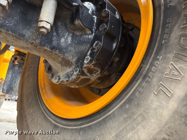 image for item EC4373 2019 JCB 427ZXT4F wheel loader