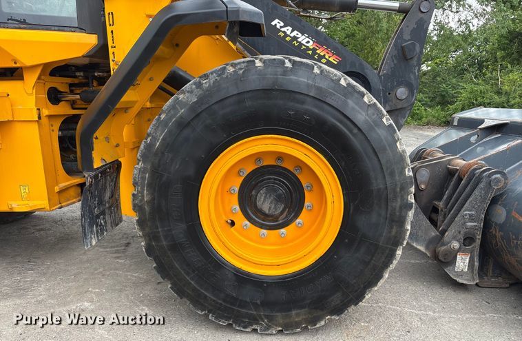 image for item EC4373 2019 JCB 427ZXT4F wheel loader