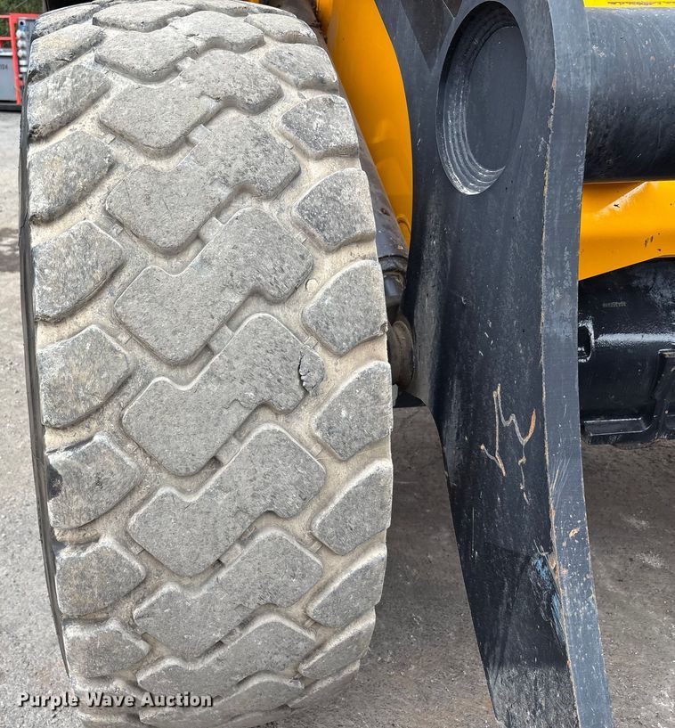 image for item EC4373 2019 JCB 427ZXT4F wheel loader