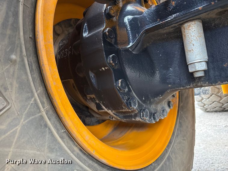 image for item EC4373 2019 JCB 427ZXT4F wheel loader