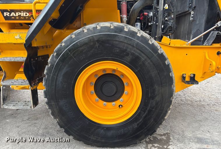 image for item EC4373 2019 JCB 427ZXT4F wheel loader