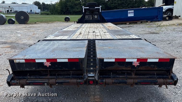 image for item EC4393 2020 PJ LD302 equipment trailer