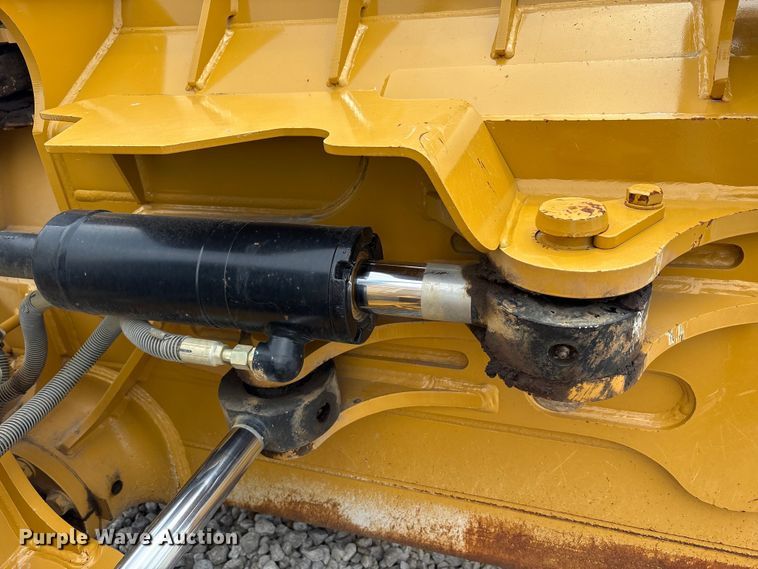 image for item EC4402 2021 Caterpillar D4 dozer