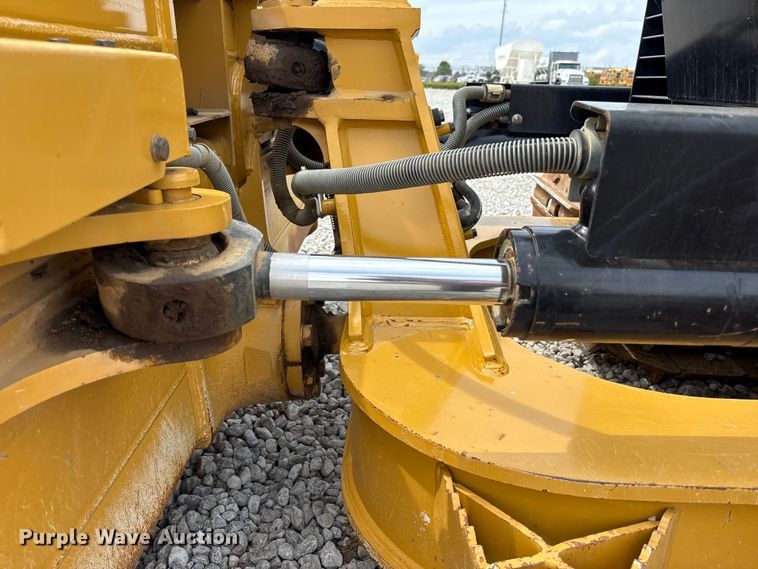 image for item EC4402 2021 Caterpillar D4 dozer