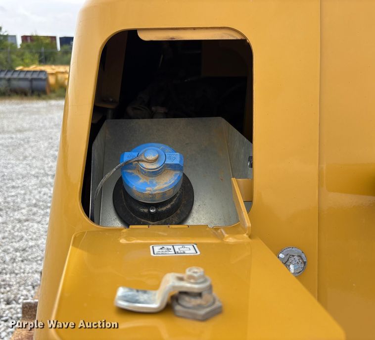 image for item EC4402 2021 Caterpillar D4 dozer