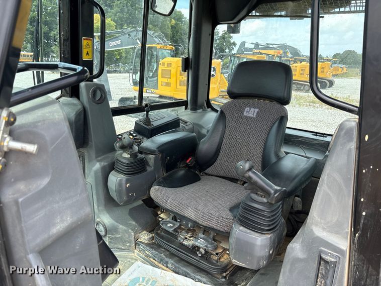 image for item EC4402 2021 Caterpillar D4 dozer