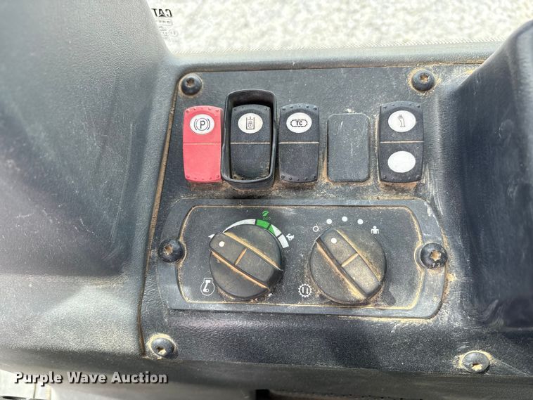 image for item EC4402 2021 Caterpillar D4 dozer