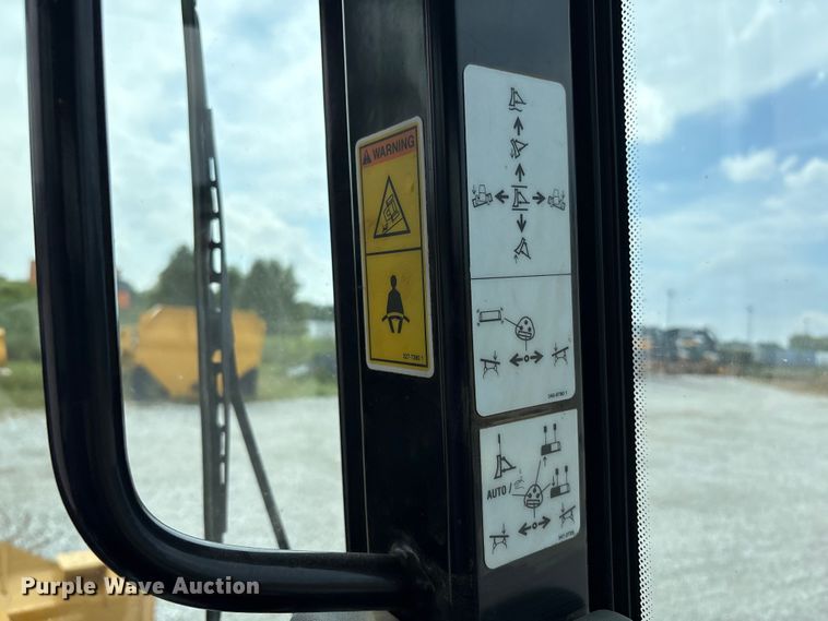 image for item EC4402 2021 Caterpillar D4 dozer