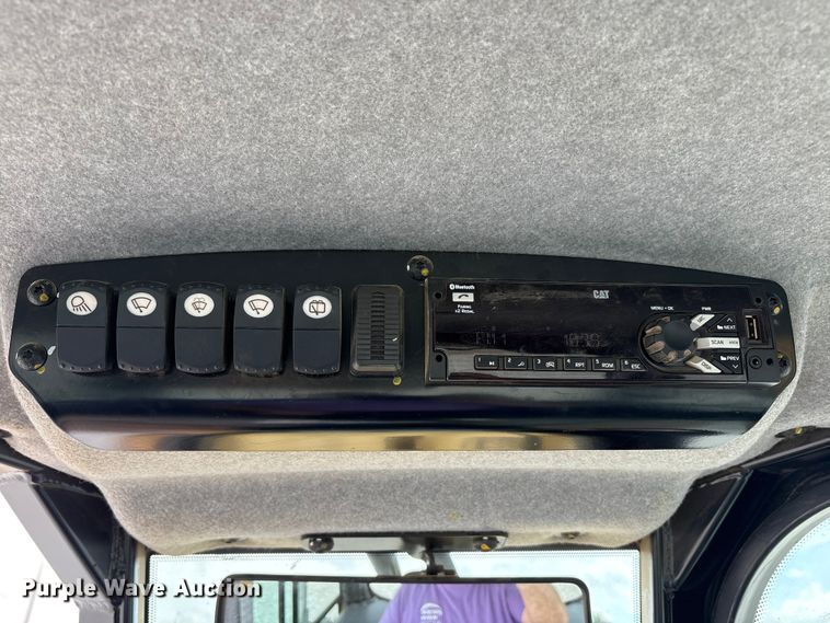 image for item EC4402 2021 Caterpillar D4 dozer