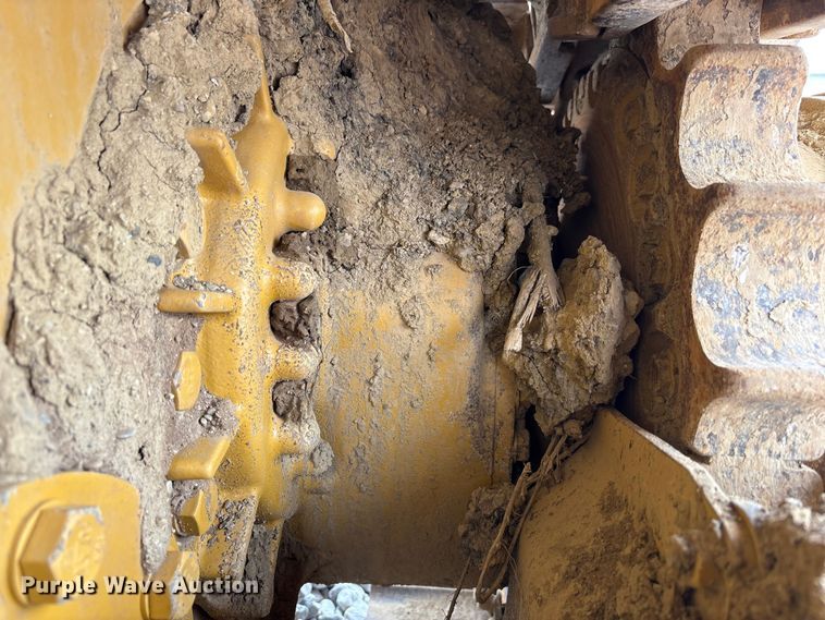 image for item EC4402 2021 Caterpillar D4 dozer