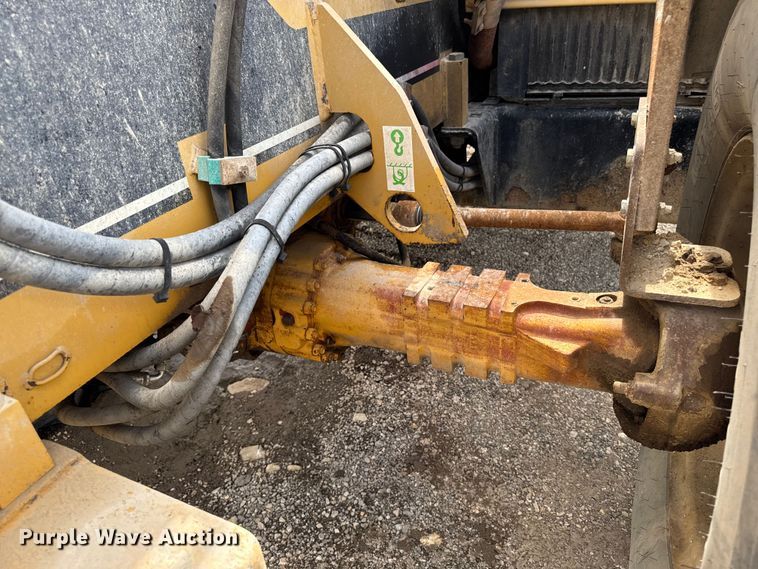 image for item ED1479 1997 Caterpillar TH63 telehandler