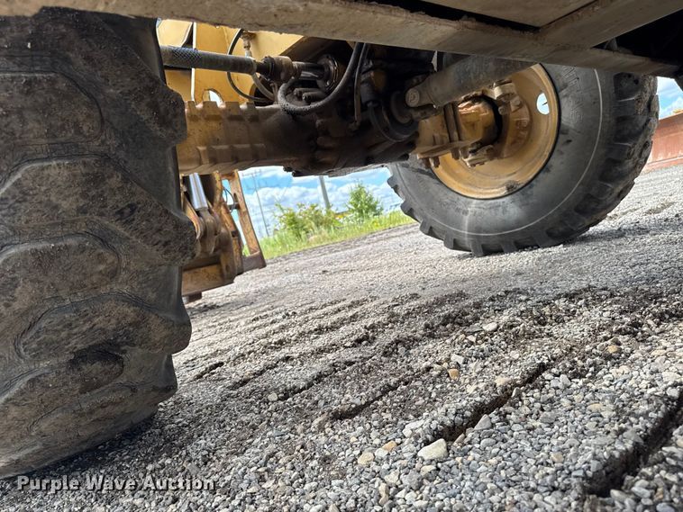 image for item ED1479 1997 Caterpillar TH63 telehandler