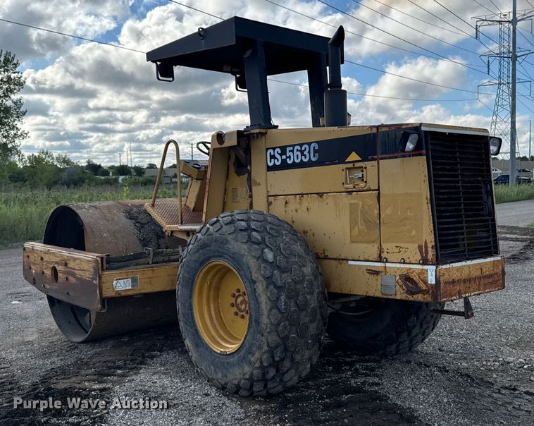 image for item ED1481 1997 Caterpillar CS-563C single drum vibratory roller