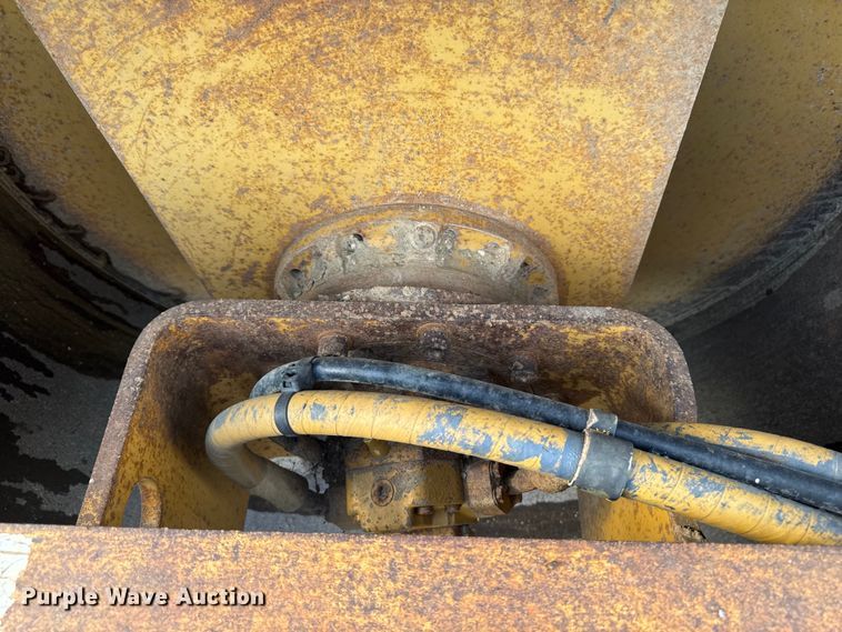 image for item ED1481 1997 Caterpillar CS-563C single drum vibratory roller