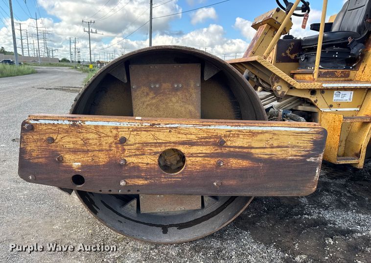 image for item ED1481 1997 Caterpillar CS-563C single drum vibratory roller