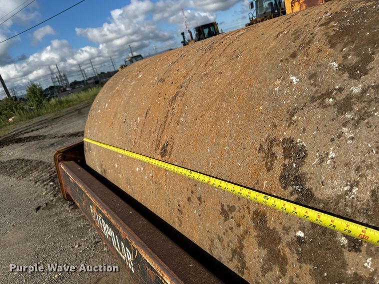 image for item ED1481 1997 Caterpillar CS-563C single drum vibratory roller