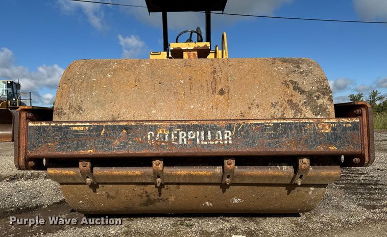 image for item ED1481 1997 Caterpillar CS-563C single drum vibratory roller