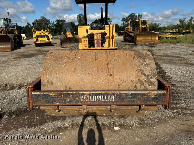 image for item ED1481 1997 Caterpillar CS-563C single drum vibratory roller