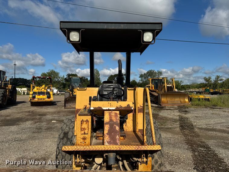 image for item ED1481 1997 Caterpillar CS-563C single drum vibratory roller