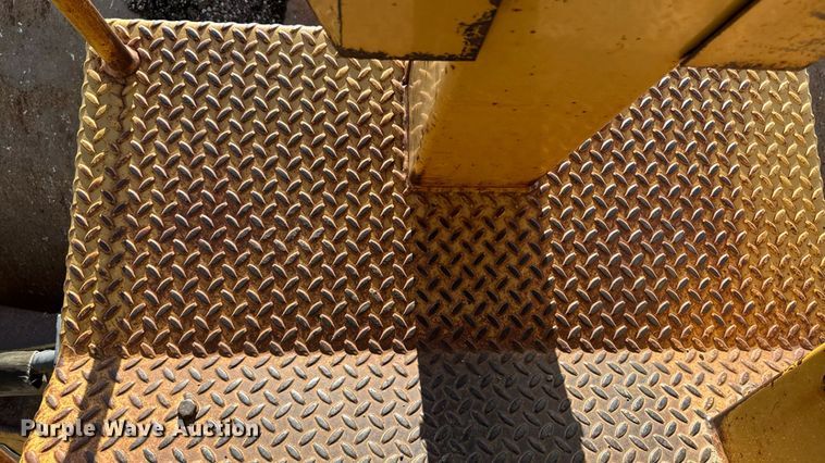 image for item ED1481 1997 Caterpillar CS-563C single drum vibratory roller