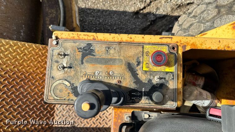 image for item ED1481 1997 Caterpillar CS-563C single drum vibratory roller