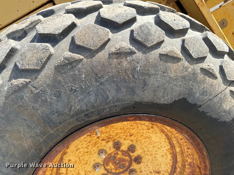 image for item ED1481 1997 Caterpillar CS-563C single drum vibratory roller