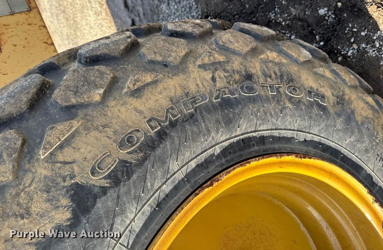 image for item ED1481 1997 Caterpillar CS-563C single drum vibratory roller