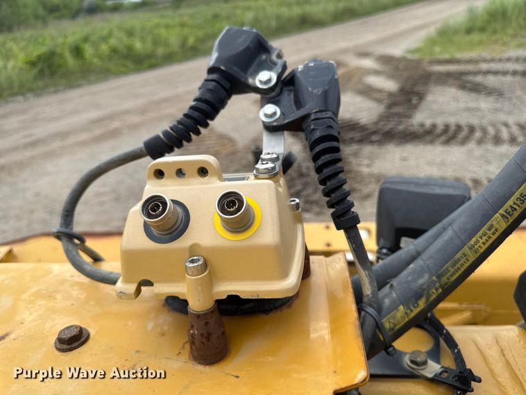 image for item ED1484 2014 Caterpillar D6T LGP dozer