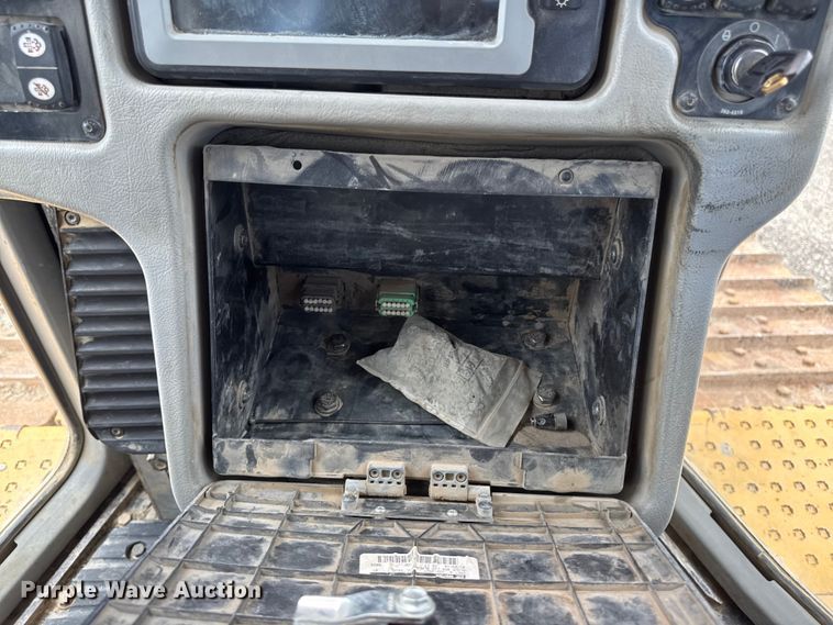 image for item ED1484 2014 Caterpillar D6T LGP dozer