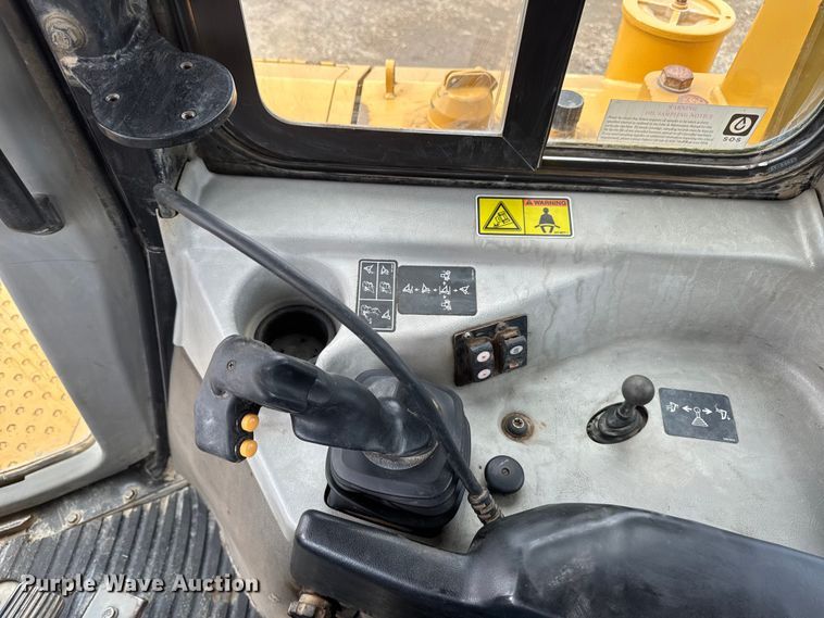 image for item ED1484 2014 Caterpillar D6T LGP dozer