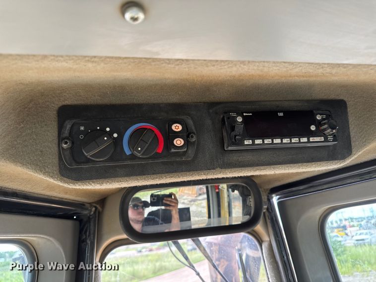 image for item ED1484 2014 Caterpillar D6T LGP dozer