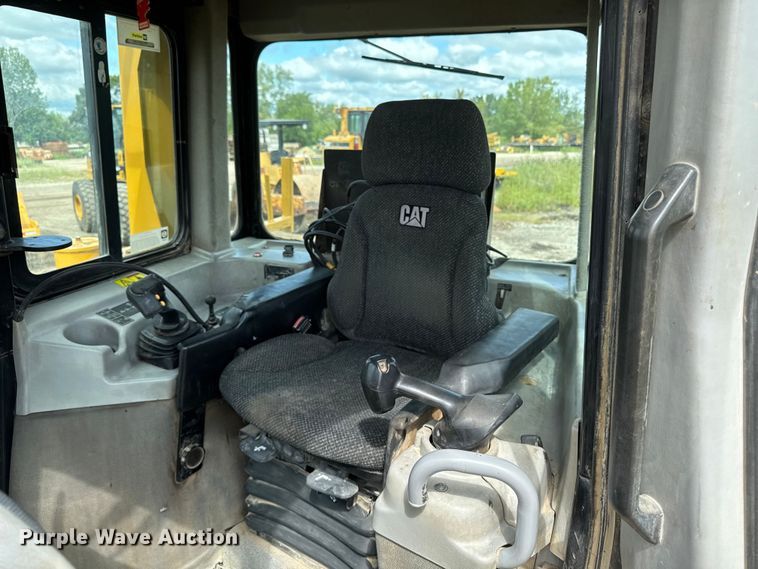 image for item ED1484 2014 Caterpillar D6T LGP dozer