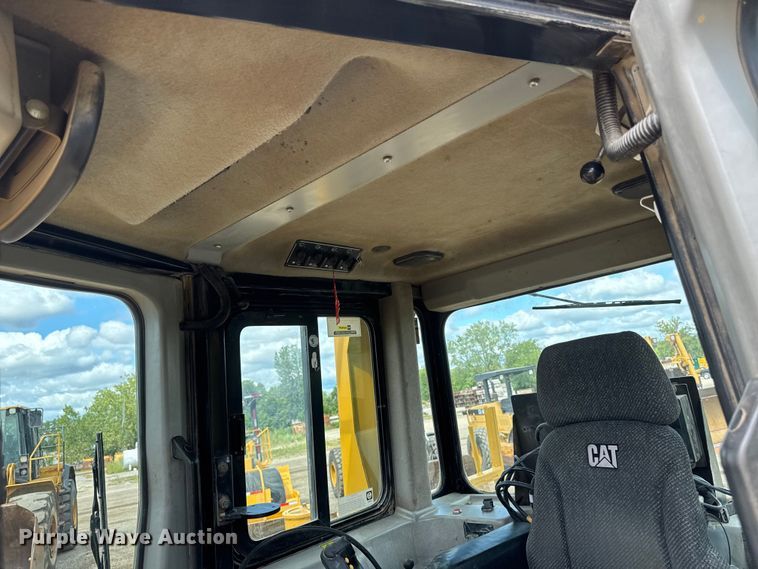 image for item ED1484 2014 Caterpillar D6T LGP dozer