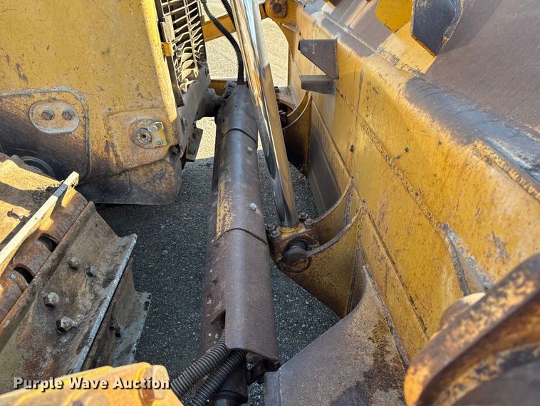 image for item ED1485 2004 Caterpillar D8R dozer