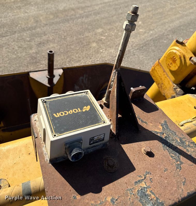 image for item ED1485 2004 Caterpillar D8R dozer