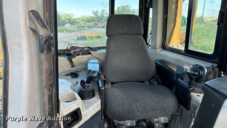 image for item ED1485 2004 Caterpillar D8R dozer