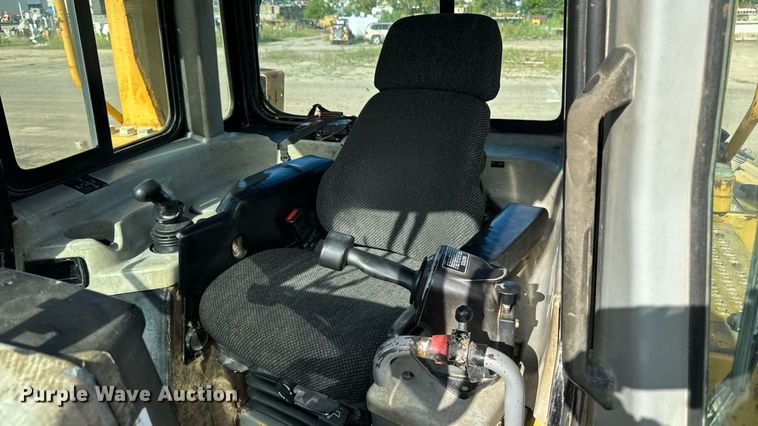 image for item ED1485 2004 Caterpillar D8R dozer